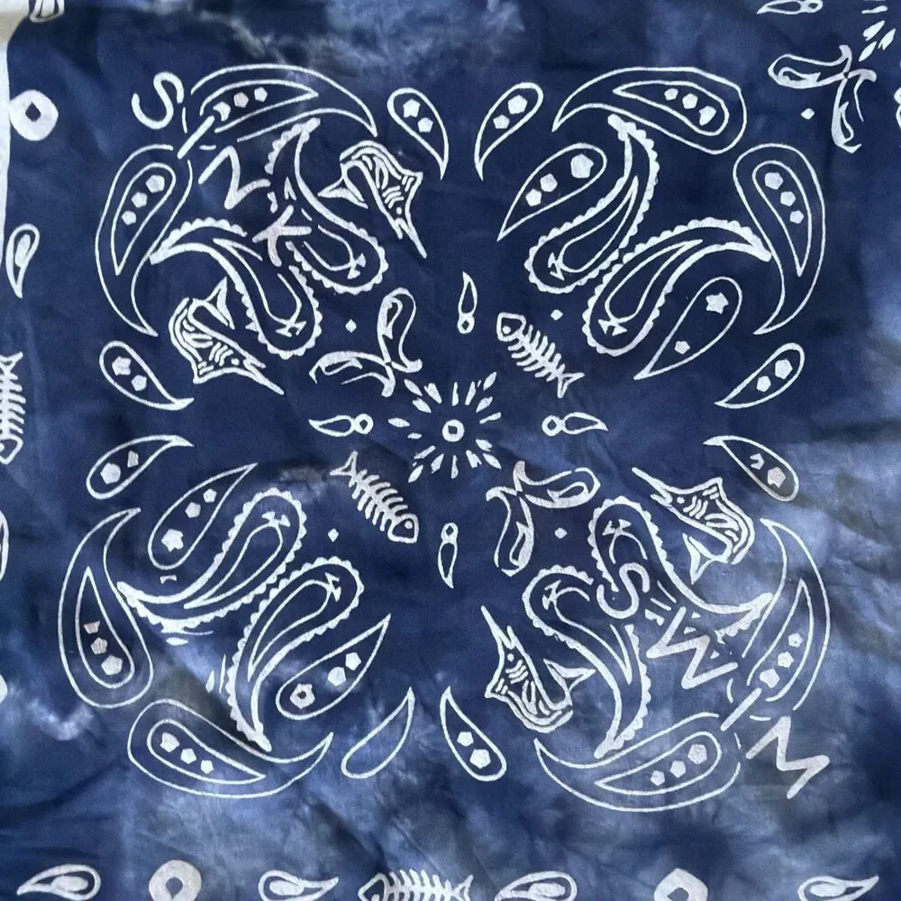 Salty Crew Fish Print Tippet Men’s Bandana Scarf Navy White Tie Die 22”x22” NWT